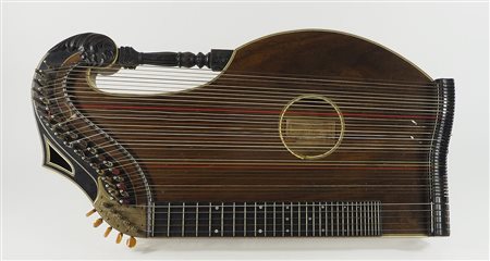 Cetra da tavolo entro custodia. Hans Furst-Mittenwald.