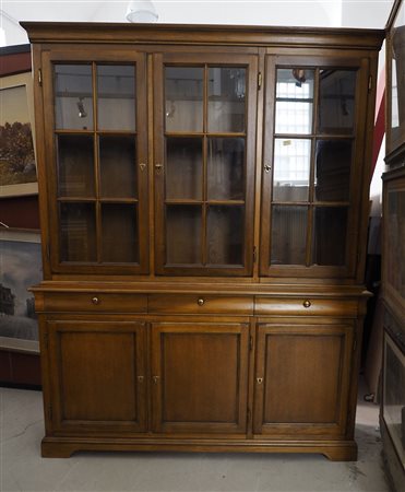 Grande libreria in legno a doppio corpo, parte inferiore a 3 ante e 3...