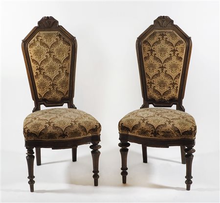 Lotto di 6 sedie con alto schienale e imbottitura floreale. XIX secolo.