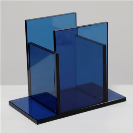 SOTTSASS ETTORE (1917 - 2007) Vaso. Vetro. Cm 23,00 x 19,00 x 13,00. Firma...