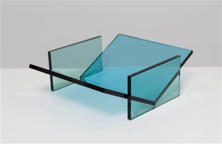 SOTTSASS ETTORE (1917 - 2007) Svuotatasche. Vetro. Cm 26,00 x 10,00 x 31,50....