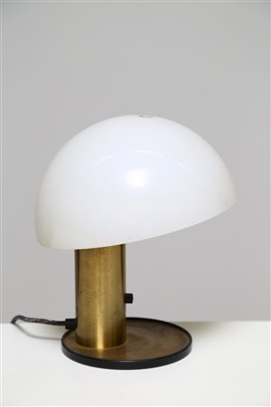FRANCO MIRENZI Lampada da tavolo mod. Beda. Ottone, perspex e plastica. Cm...
