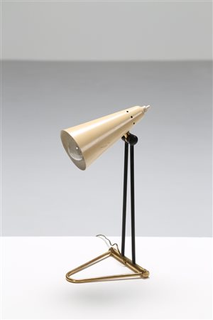 MANIFATTURA ITALIANA Lampada da tavolo. Metallo laccato e ottone. Cm 32,00 x...