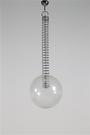 MANIFATTURA ITALIANA Lampada a sospensione. Metallo cromato e vetro satinato....