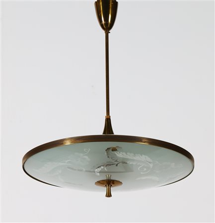 MANIFATTURA ITALIANA Lampadario. Ottone e vetro. Cm 52,00 x 65,00 x 52,00....