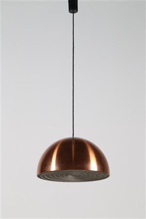 VILHELM WOHLERT e JØRGEN BO Lampada a sospensione. Metallo ramato e laccato....