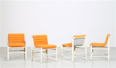 MANIFATTURA ITALIANA Quattro sedie. Legno laccato e tessuto. Cm 53,00 x 73,00...