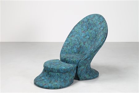 TRAVASA GIOVANNI Poltrona con pouf. Legno e tessuto. Cm 93,00 x 111,00 x...