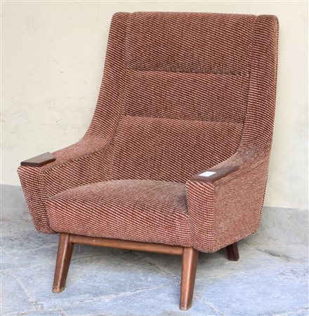 ANONIMO Poltrona. Legno e tessuto. Cm 70,00 x 98,00 x 83,00. Struttura in...