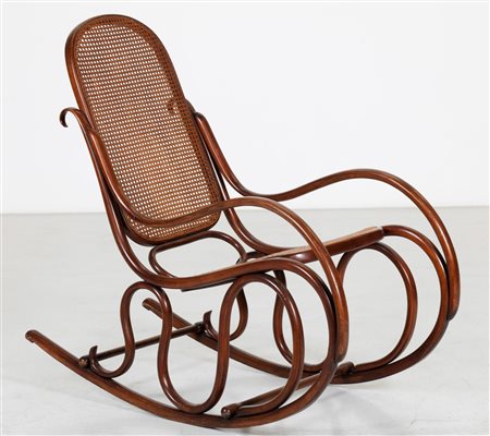 THONET, VIENNA Dondolo. Legno e paglia di Vienna. Cm 60,00 x 110,00 x 120,00....