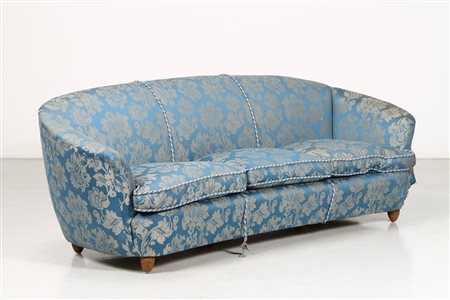 MANIFATTURA ITALIANA Divano. Legno e tessuto. Cm 235,00 x 84,00 x 90,00....