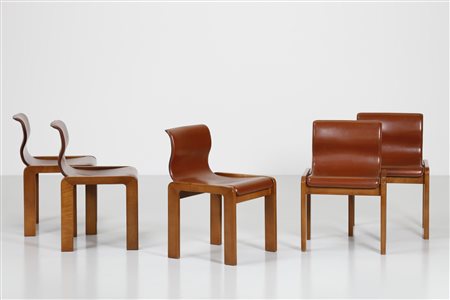 MANIFATTURA ITALIANA Cinque poltroncine. Legno e cuoio. Cm 48,50 x 74,00 x...