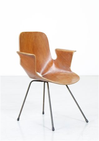 NOBILI VITTORIO (n. 1935) Sedia. Legno curvato. Cm 61,00 x 83,50 x 53,00....