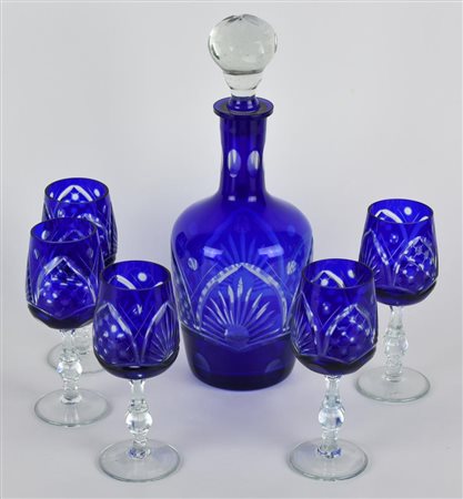 SERVIZIO IN CRISTALLO DI BOEMIA Servizio da liquore in cristallo blu e bianco...