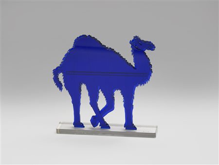 MAROTTA GINO (n. 1935) Cammello. Resina. Cm 18,00 x 18,00 x 3,00. Firma...