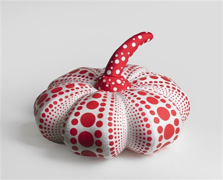 KUSAMA YAYOI (n. 1929) Pumpkins. Tessuto. Cm 27,00 x 18,00. Firma a stampa...