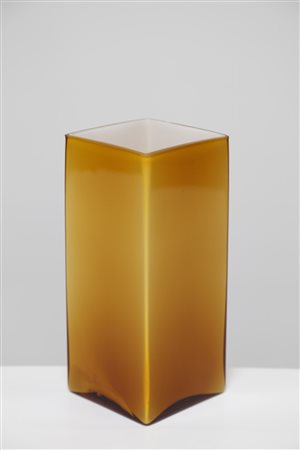 MANIFATTURA MURANO Vaso. Vetro di Murano. Cm 13,00 x 30,00 x 13,00. Vaso in...