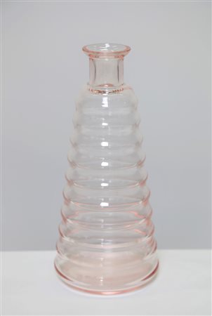 OHIRA YOICHI (n. 1946) Bottiglia. Vetro di Murano. Cm 11,00 x 25,00 x 11,00....