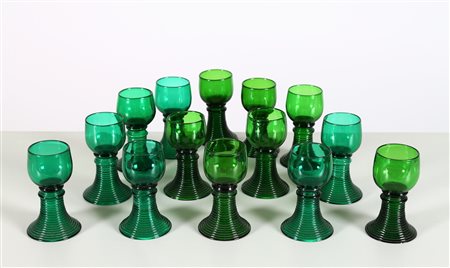 VETRO DI EMPOLI Quattordici bicchieri. Vetro. Cm 7,50 x 12,50 x 7,50....