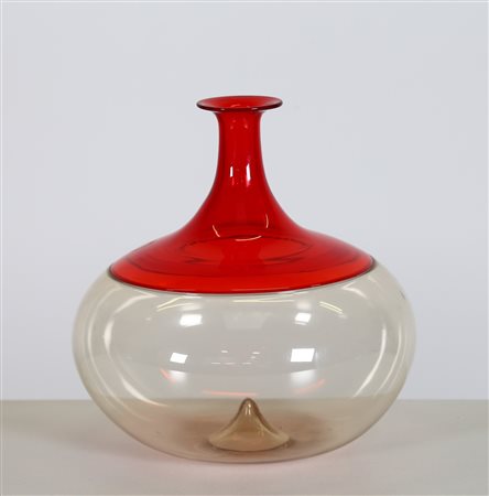 WIRKKALA TAPIO (1915 - 1985) Vaso. Vetro di Murano. Cm 18,50 x 18,50 x 18,50....