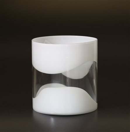 GASPARI LUCIANO Vaso . Vetro di Murano. Cm 15,00 x 15,50. Vaso in vetro a...