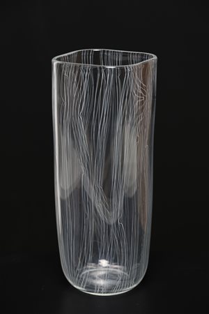 SEGUSO GIAMPAOLO (n. 1942) Vaso. Vetro di Murano. Cm 13,50 x 34,50 x 13,50....