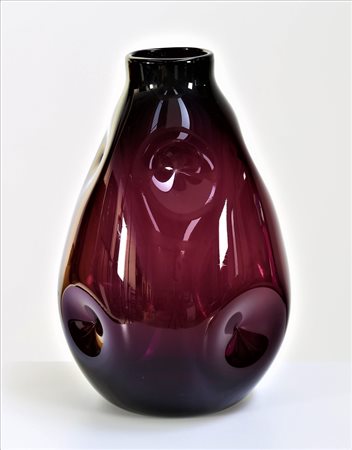 SEGUSO ARCHIMEDE (1909 - 1999) Vaso . Vetro di Murano. Cm 26,00 x 42,00. Vaso...