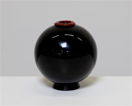 SCARPA CARLO (1906 - 1978) Attrib. Vaso. Vetro opalino e pasta vitrea. Cm...