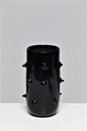 GASPARI LUCIANO Vaso. Vetro di Murano. Cm 17,00 x 30,00 x 17,00. Vetro nero...