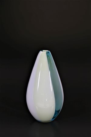 MORETTI CARLO Vaso . Vetro di Murano. Cm 15,00 x 30,00. Vaso in vetro a...