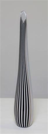 MARTENS DINO (1894 - 1970) Vaso. Vetro di Murano. Cm 9,00 x 52,50 x 9,00. Per...