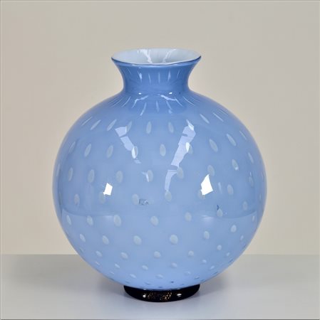 BAROVIER & TOSO Vaso . Vetro di Murano. Cm 29,00 x 33,00. Vaso incamiciato...