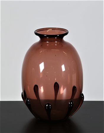 ZECCHIN VITTORIO (1878 - 1947) Vaso . Vetro di Murano. Cm 19,50 x 28,00....