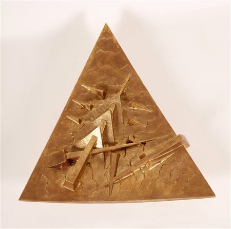 ARNALDO POMODORO Piatto triangolare.