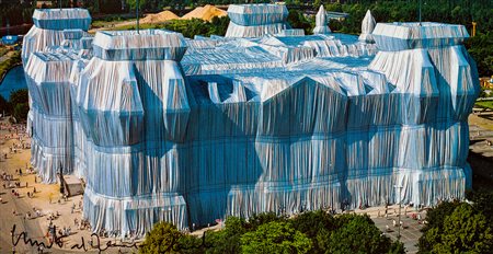 CHRISTO & JEANNE-CLAUDE (1935) - Wrapped Reichstag