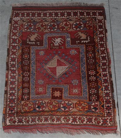Tappeto preghiera, Anatolia secolo XX. Mirab a fondo rosso con piccolo...