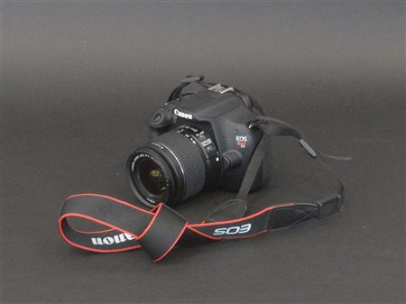 Macchina fotografica Canon modello Eos Tribe T5 con accessori (difetti)