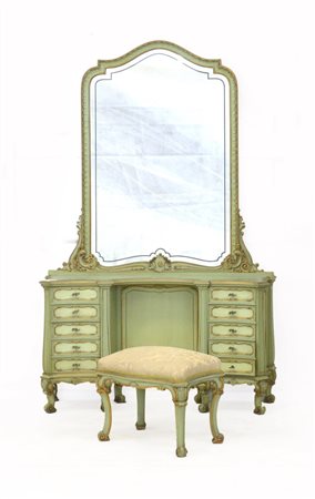 Toilette con specchiera in legno intagliato e laccato verde con rilievi...