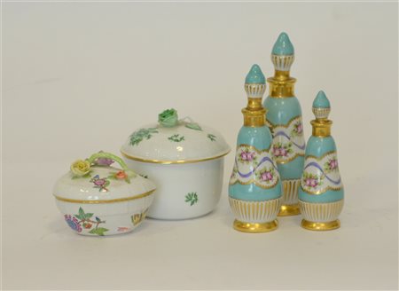 Manifatture diverse, lotto composto da due scatole con coperchio e tre...