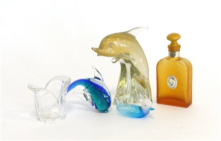 Lotto composto da tre sculture in vetro soffiato raffiguranti animali, un...