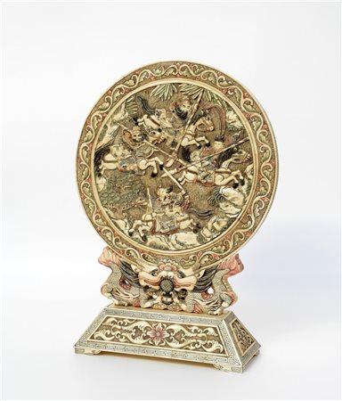 Disco in osso decorato a tasselli con base (h. 55 cm tot)(difetti) -EN .