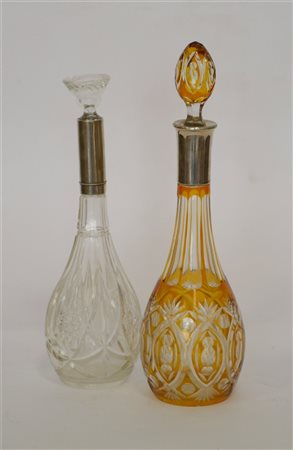 lotto composto da una botiglia con tappo in cristallo di Boemia color...