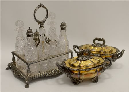 Lotto composto da un servizio da condimento e due zuppierine in metallo...