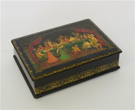 Arte persiana, scatola con coperchio in legno laccato nero decorata in...