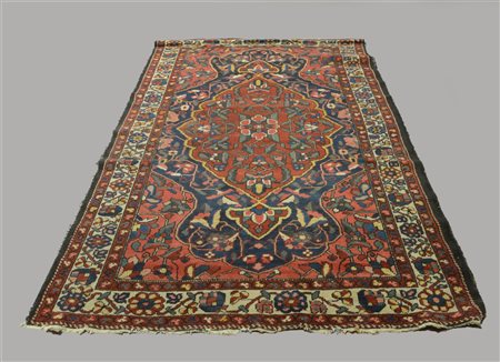 Tappeto Bachtiari, Persia Sud, inizio secolo XX. Disegno floreale stilizzato...
