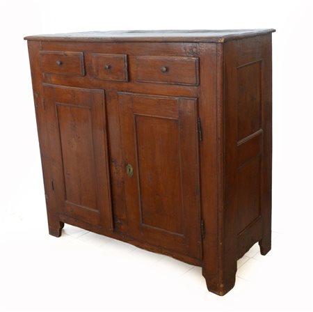 Antica credenza a tre cassetti in linea sottopiano e due ante riquadrate (cm...