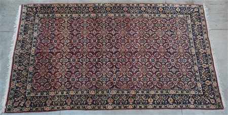 Tappeto Rumeno. Decoro Herati su fondo ciclamino (difetti) (cm 295x176)