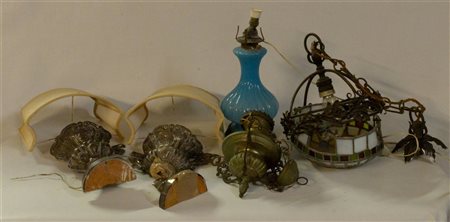 Lotto composto da due portapalme in rame argentato, una lampada in opaline,...