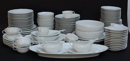 Richard - Ginori Parte di servizio da tavola in porcellana. Anni '80/'90. -EN...