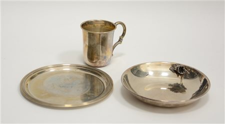 Lotto composto da piccolo bricchetto con manico, piattino iscritto "MGF" e...